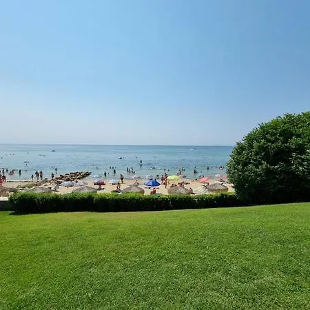 Apartman къща на брега на морето влас, Garden Of Eden