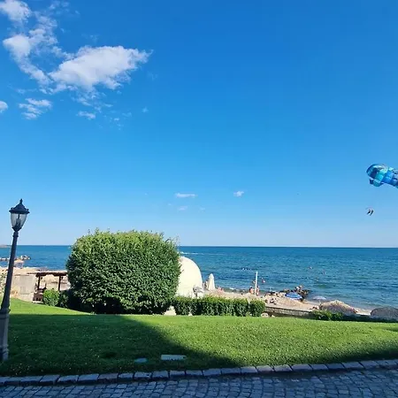 къща на брега на морето влас, Garden Of Eden Apartman Szveti Vlasz