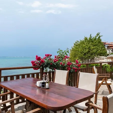 Apartman къща на брега на морето влас, Garden Of Eden *