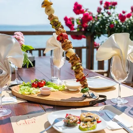 Apartman къща на брега на морето влас, Garden Of Eden *