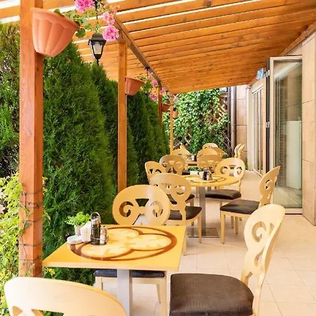 къща на брега на морето влас, Garden Of Eden Apartman *