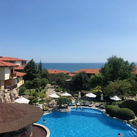 Apartman къща на брега на морето влас, Garden Of Eden