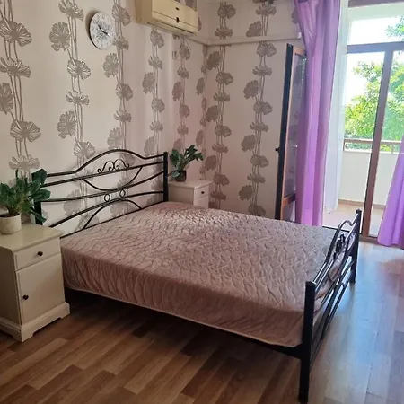 Apartment къща на брега на морето влас, Garden Of Eden