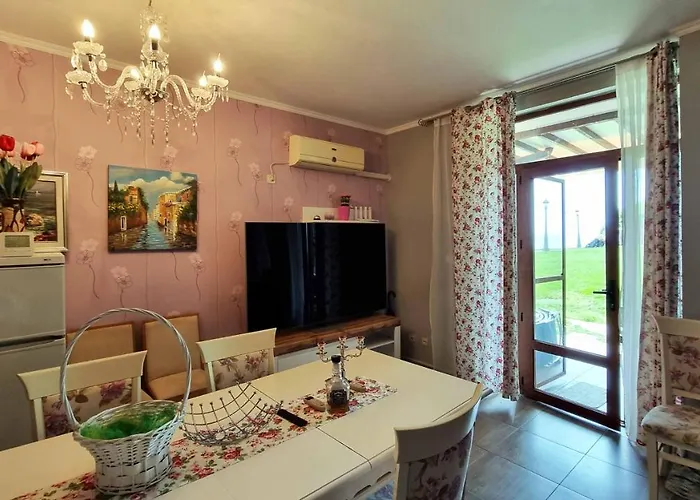 къща на брега на морето влас, Garden Of Eden Apartament Święty Włas