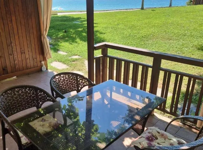 къща на брега на морето влас, Garden Of Eden Apartament Święty Włas