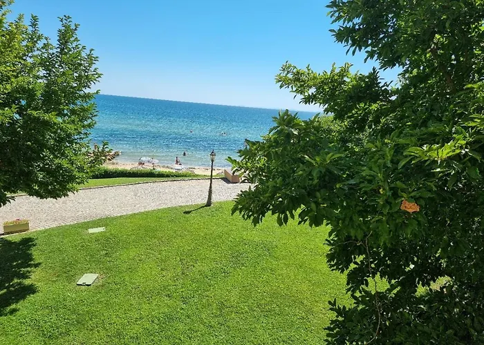 къща на брега на морето влас, Garden Of Eden Apartament *