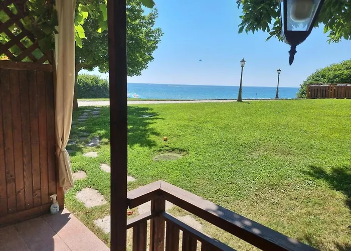 Apartament къща на брега на морето влас, Garden Of Eden