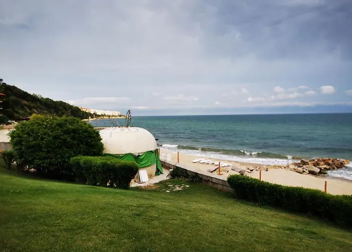 къща на брега на морето влас, Garden Of Eden *