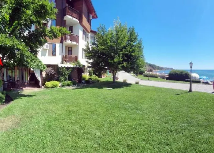 къща на брега на морето влас, Garden Of Eden Święty Włas