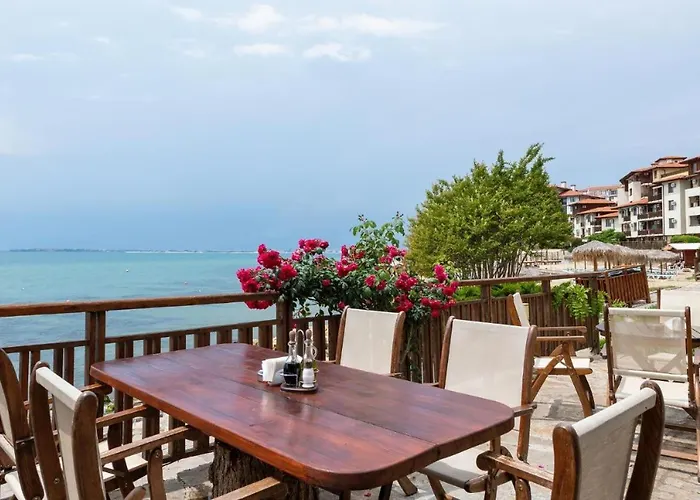 Apartament къща на брега на морето влас, Garden Of Eden *