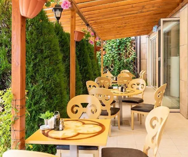 къща на брега на морето влас, Garden Of Eden Apartament *